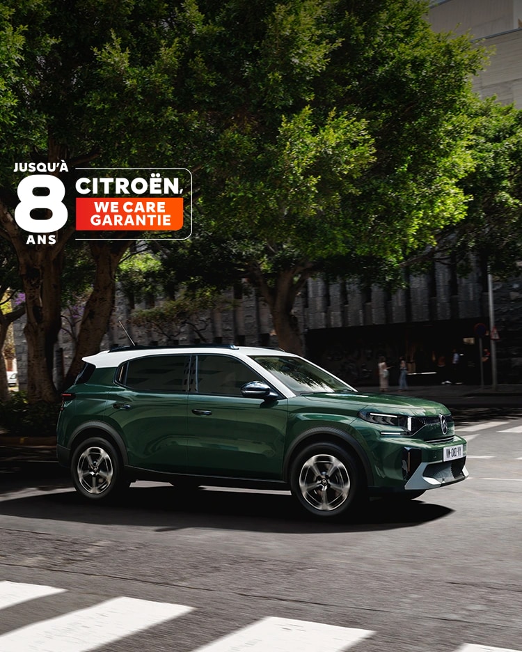 C3 Aircross parked in the city