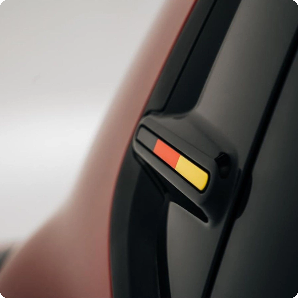 Gros plan sur un détail extérieur des «Color Clips» de la Citroën ë-C3 Van, mettant en avant cet élément de design personnalisable et le style distinctif de la marque.