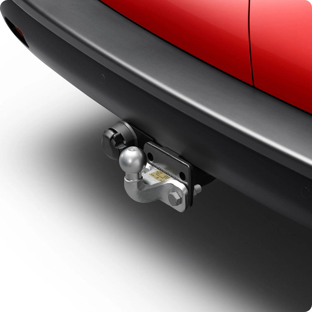 Gros plan extérieur arrière d'un attelage Citroën Jumpy, illustrant la capacité de remorquage et l'équipement pratique du véhicule.