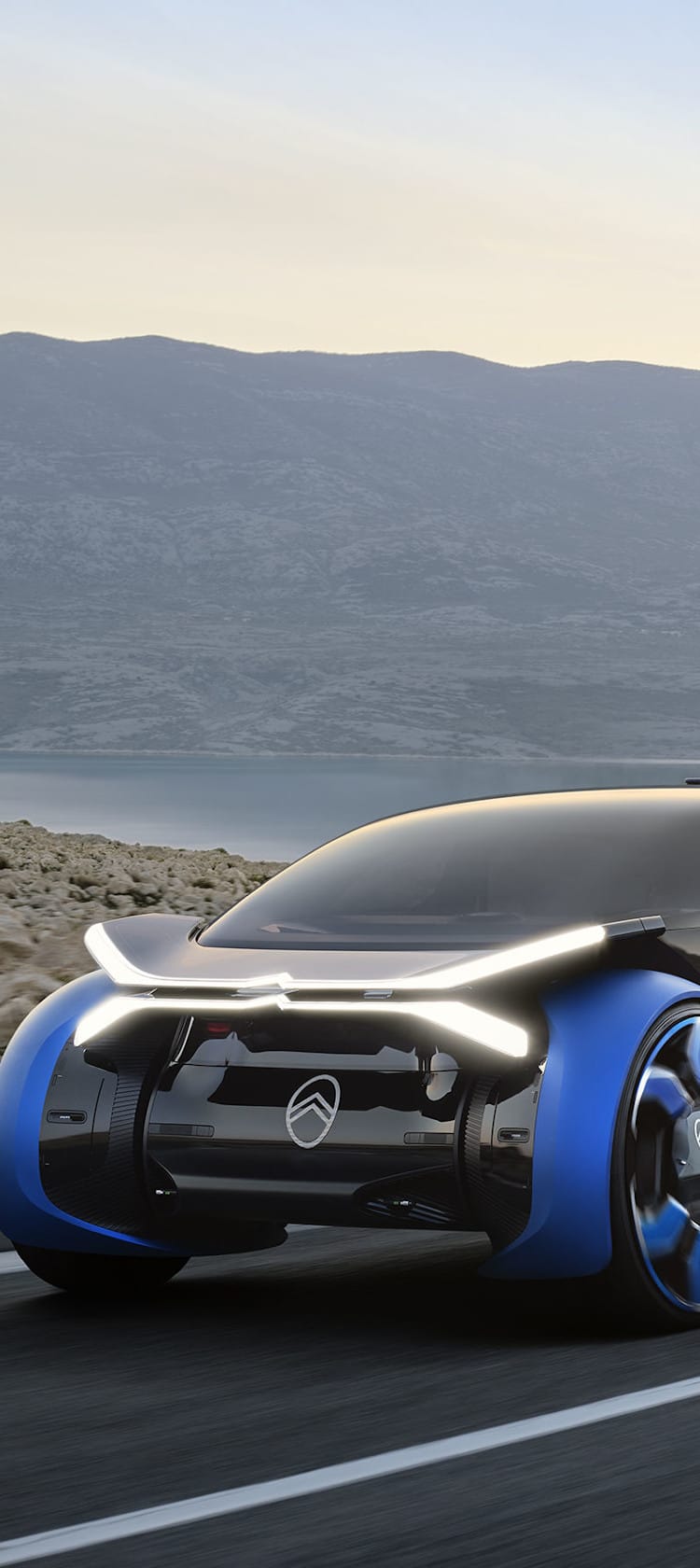مفهوم Citroën 19_19 در یک جاده ساحلی