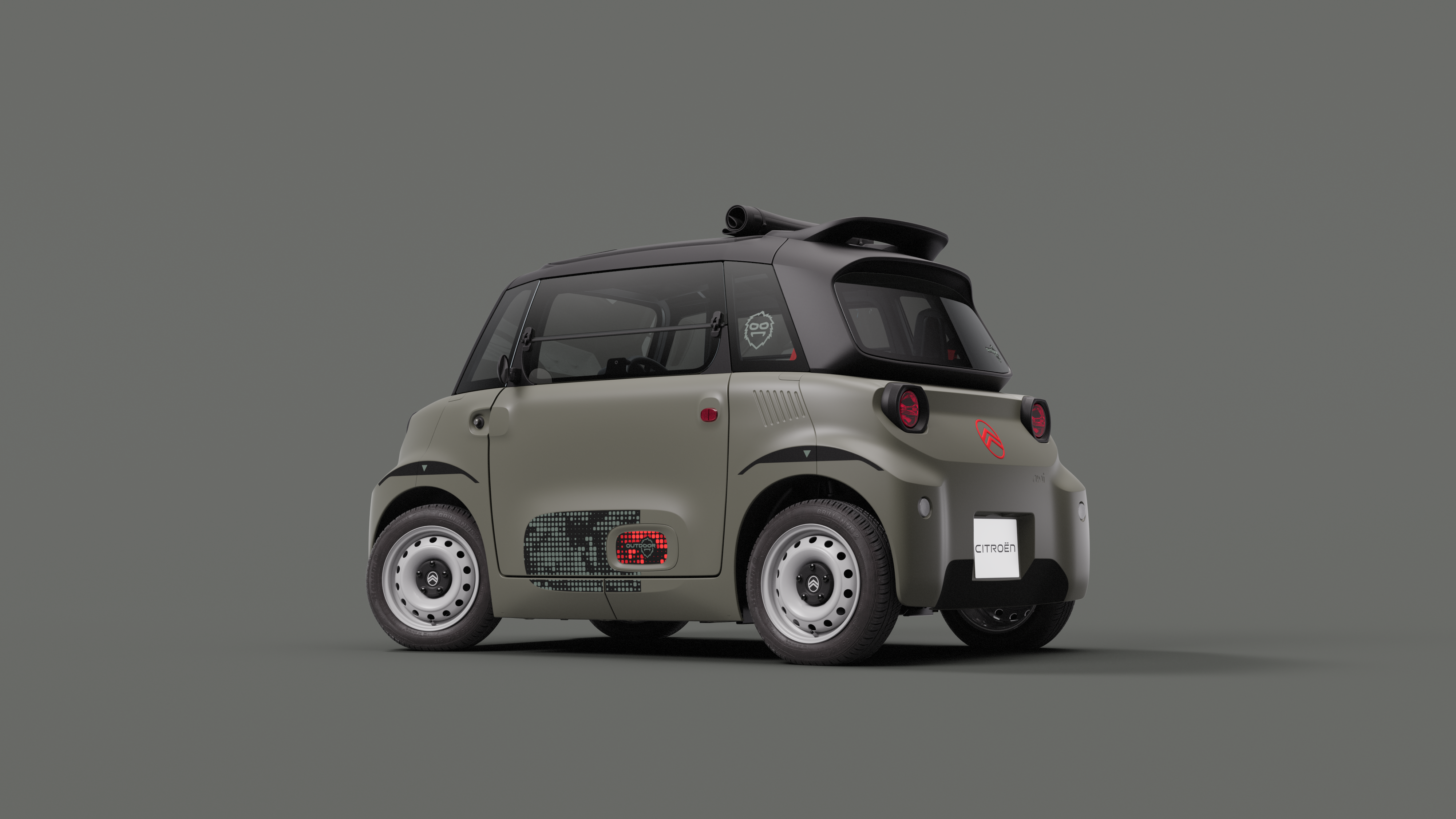 Vue de profil de Citroën ami Outdoor avec toit ouvert et stickers spécifiquesmontrant la voiture électrique urbaine agile pour les déplacements quotidiens