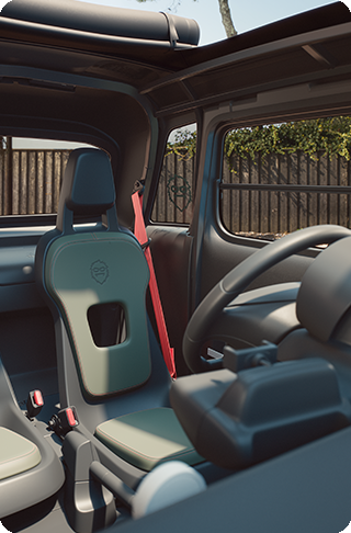 Vue intérieure avant Citroën ami Outdoor sièges avec ceintures de sécurité rouges et toit ouvert montre une citadine électrique conçue pour les aventures en plein air