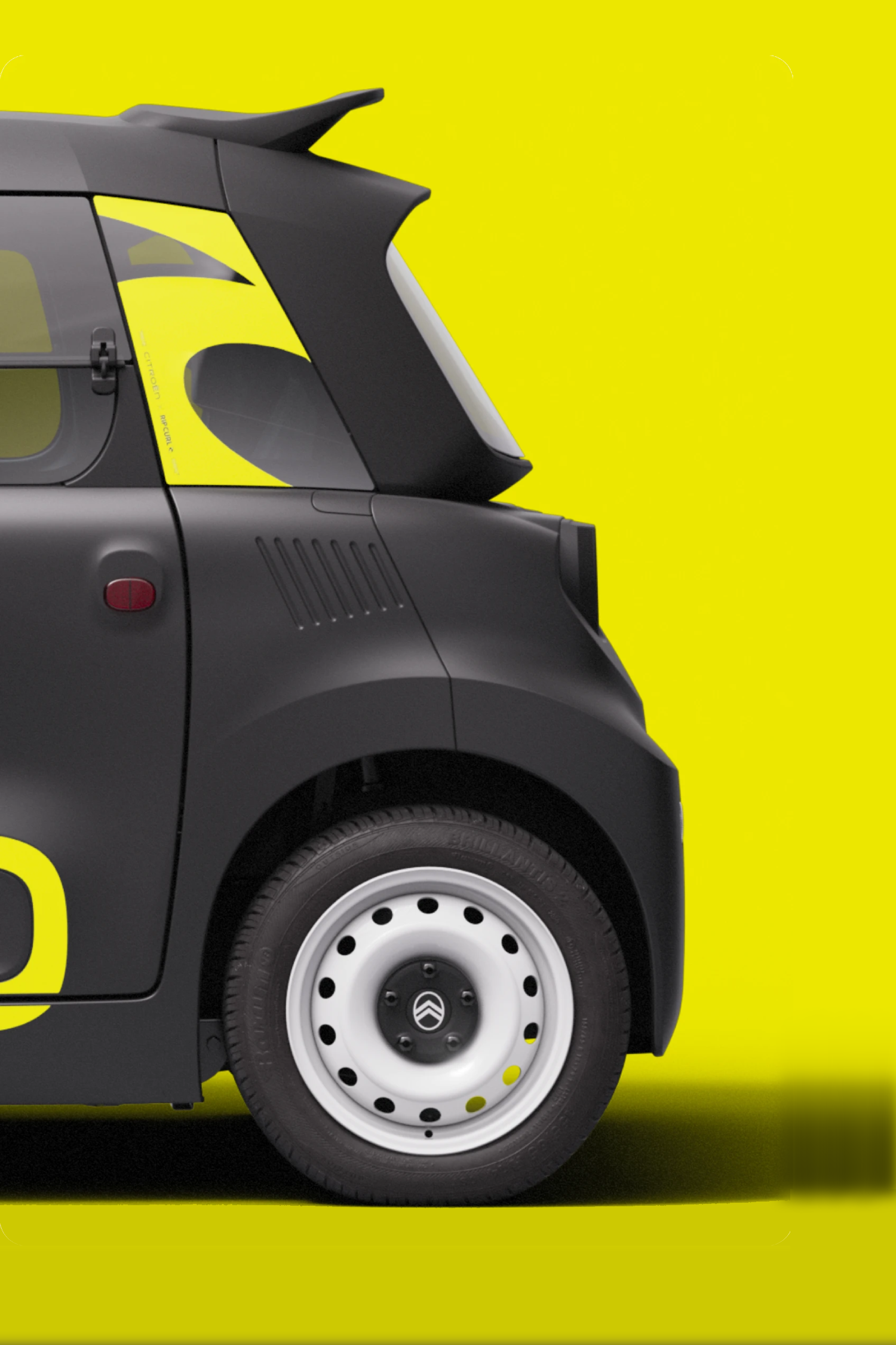 Vue arrière latérale de Citroën ami Rip Curl, qui présente un design compact, offrant une liberté de mobilité innovante.