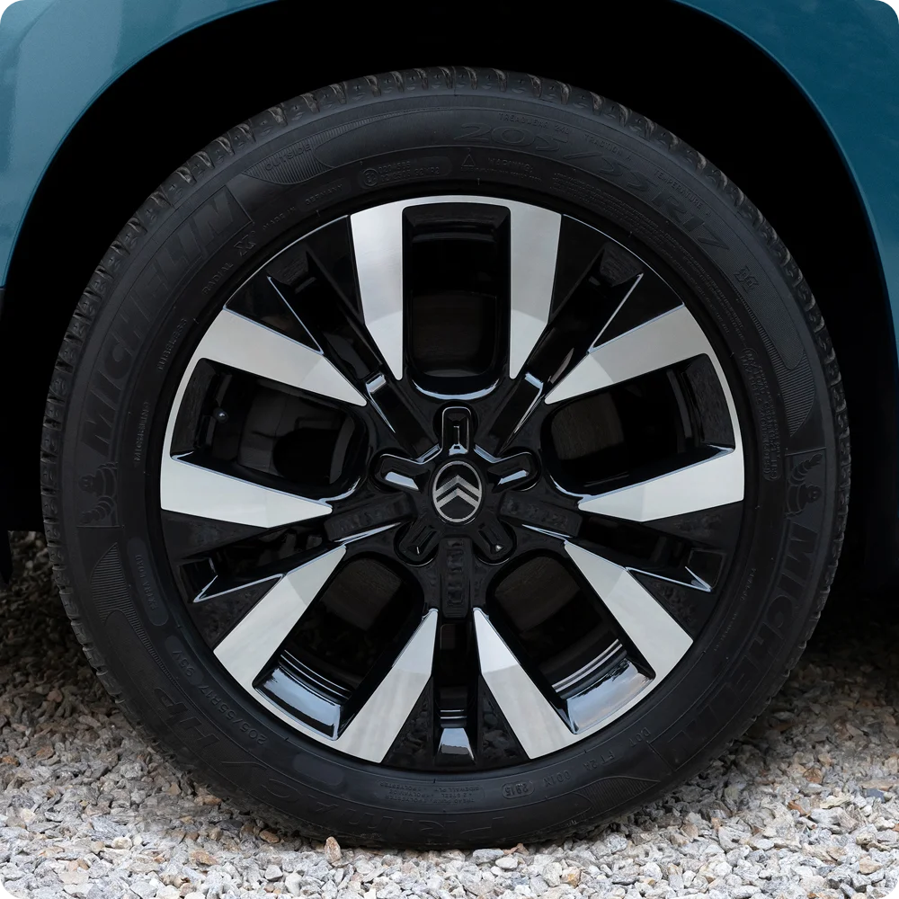 Wheel detail view ë‑Berlingo showing modern assertive design, quality, safety and enhanced contemporary visual identity