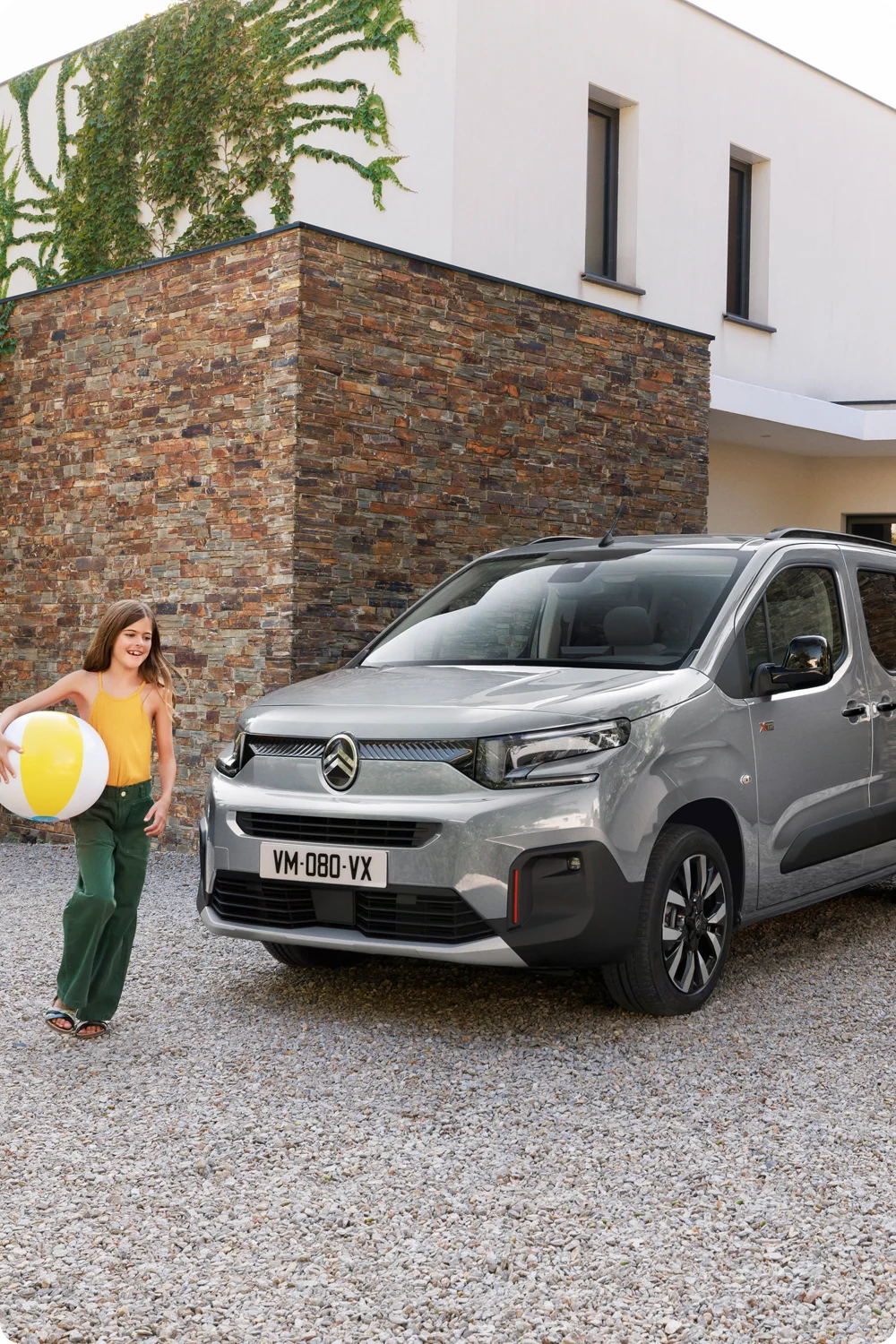 Three‑quarter front view Berlingo highlighting practicality, efficiency, safety and confident everyday active use