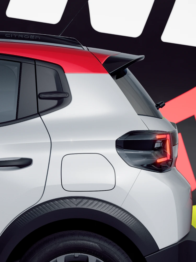 Vue arrière détaillée de la Citroën ë-C3 TONIC, édition limitée, voiture électrique urbaine : feux arrière et style arrière, une alternative EV moderne