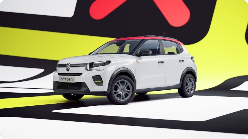 Vue de trois quarts avant de la Citroën ë-C3 TONIC, citadine électrique en édition limitée : couleurs vives et design urbain, une alternative électrique maline