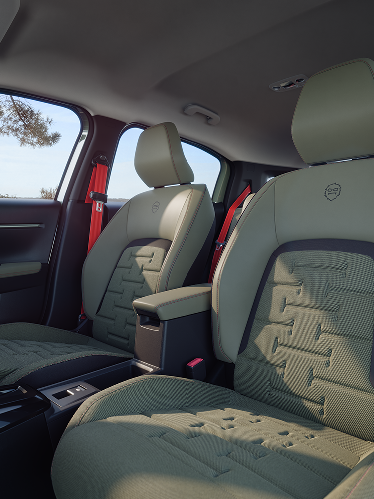 Vue des sièges arrière du Citroën ë-C3 Aircross OUTDOOR, mettant en avant les sièges Advanced Comfort et l’espace généreux de l’habitacle pour les passagers.