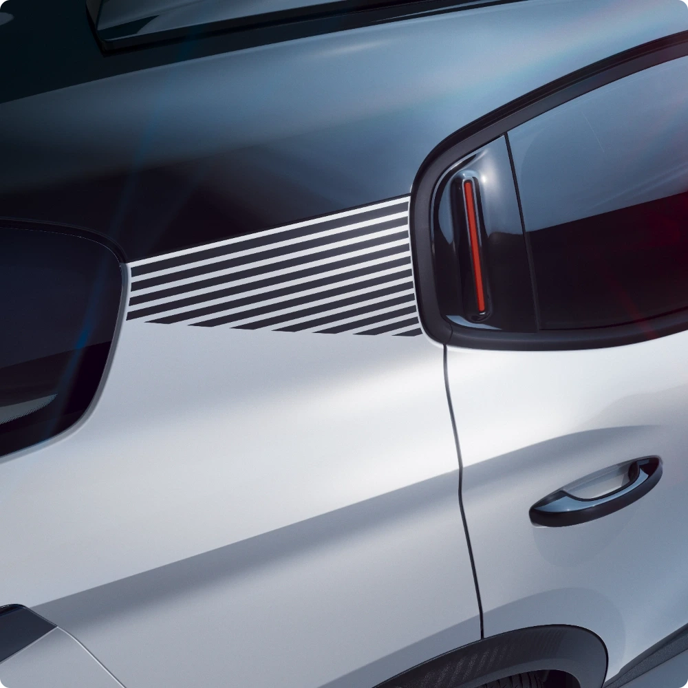 Vue extérieure trois quarts avant du SUV Citroën C3 Aircross, mettant en valeur son style robuste pour une mobilité quotidienne accessible, polyvalente et pleine d’assurance. 