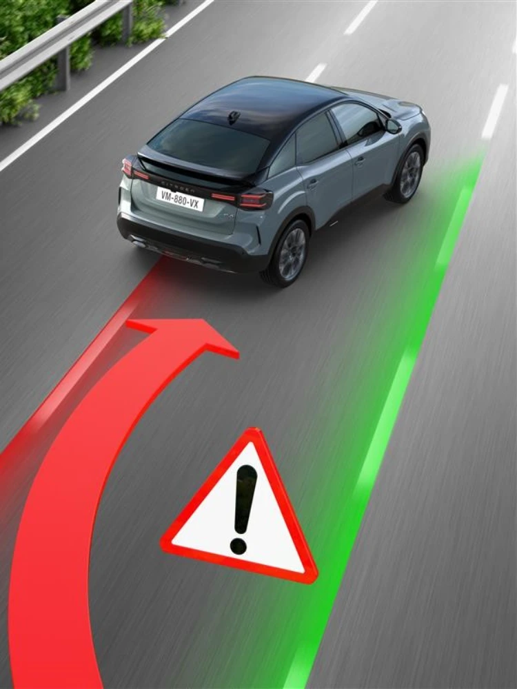 Vue 3/4 arrière de ë-C4 avec alerte franchissement ligne, pour la sécurité, visibilité et maintien trajectoire en confiance.