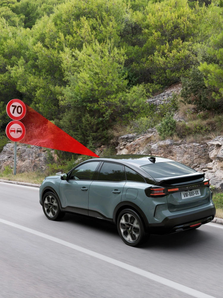 Vue côté ë-C4 avec reconn. panneaux étendue, avec la sécurité, techno et visibilité conduite premium