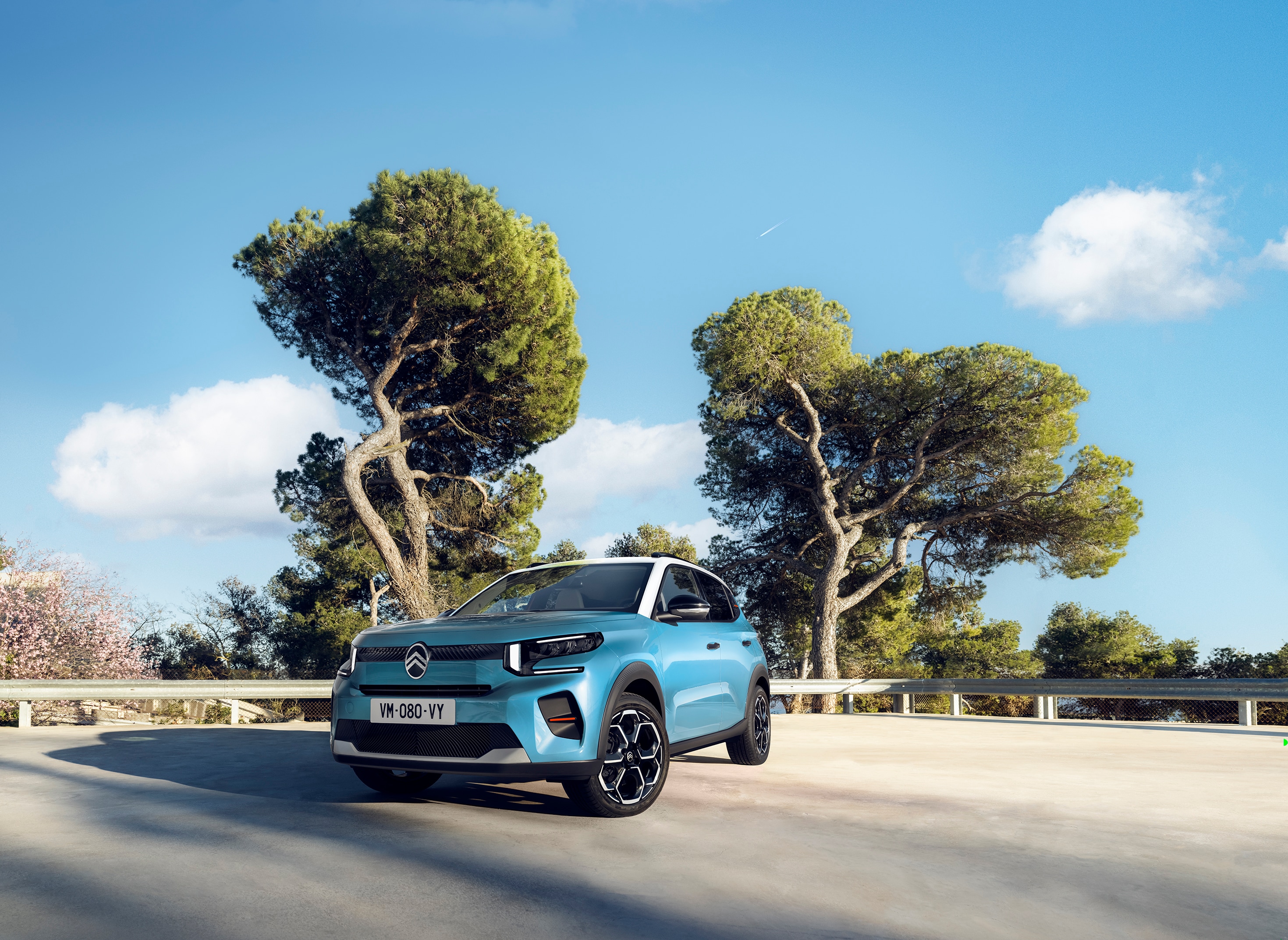 Vue 3/4 avant de Citroën ë‑C3, un style pour mobilité sûre, abordable.