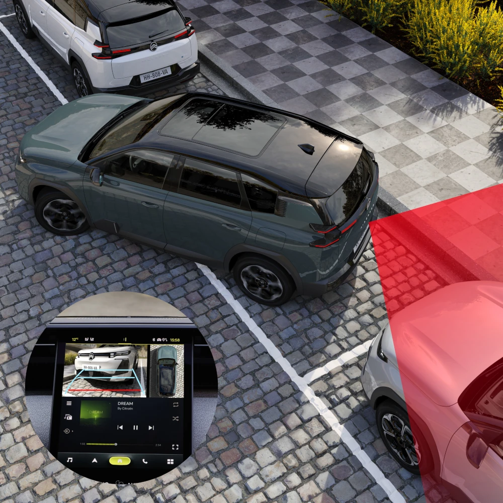 Vue arrière trois-quarts de ë-C5 Aircross avec caméra arrière à 180° améliorant visibilité, sécurité.