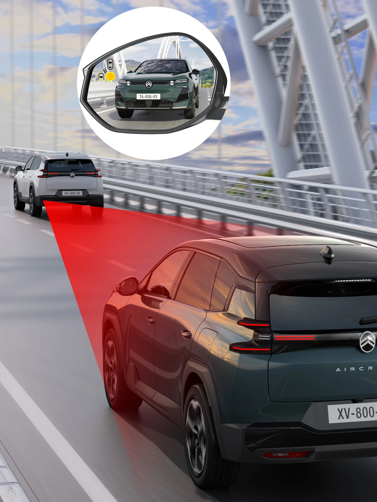Vue arrière de ë-C5 Aircross avec détection d'angle mort longue distance, améliorant la sécurité, visibilité.