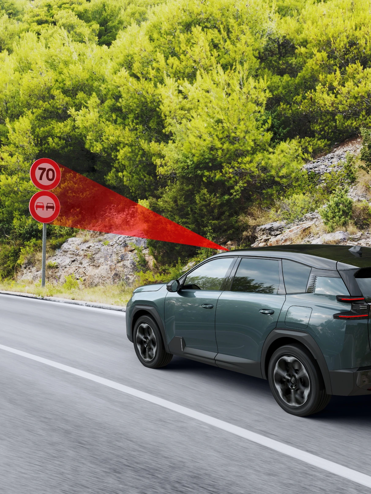 Vue côté de ë-C5 Aircross équipé de la reconnaissance étendue des panneaux et de la vitesse, améliorant visibilité.