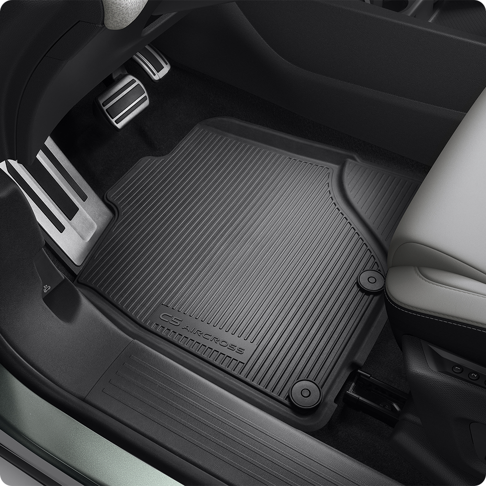 Tapis de sol toutes saisons pour ë-C5 Aircross illustrant une protection durable contre la saleté, l’humidité et l’usure du quotidien.