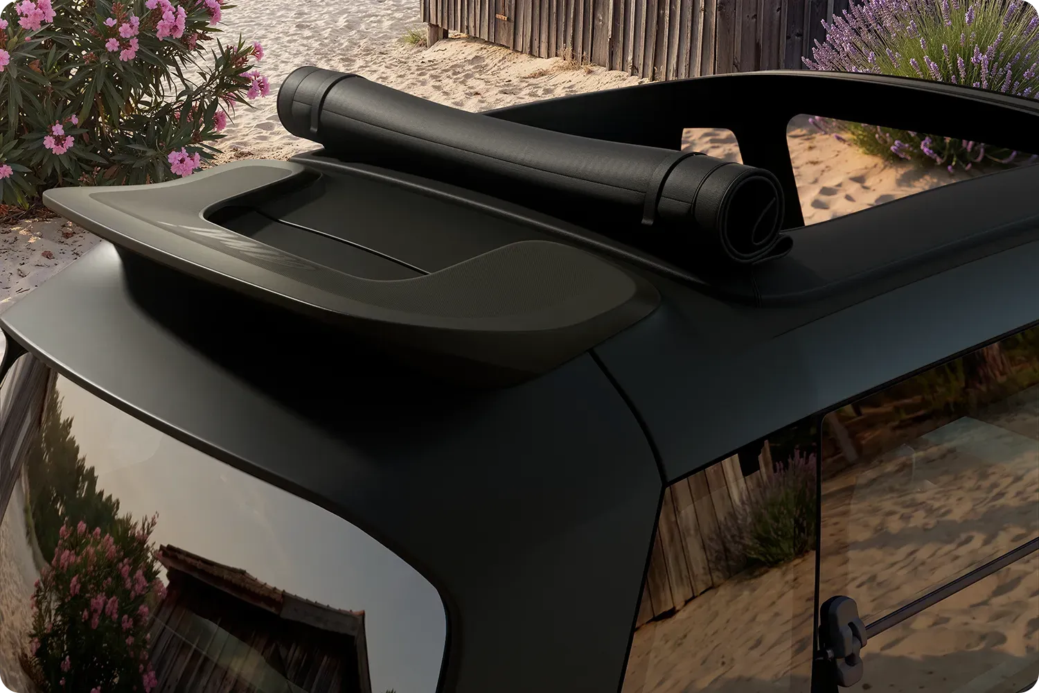 Gros plan sur les barres de toit de la Citroën ami Outdoor, au design compact, électrique et accessible, avec une solution de rangement innovante pour les aventures en plein air.