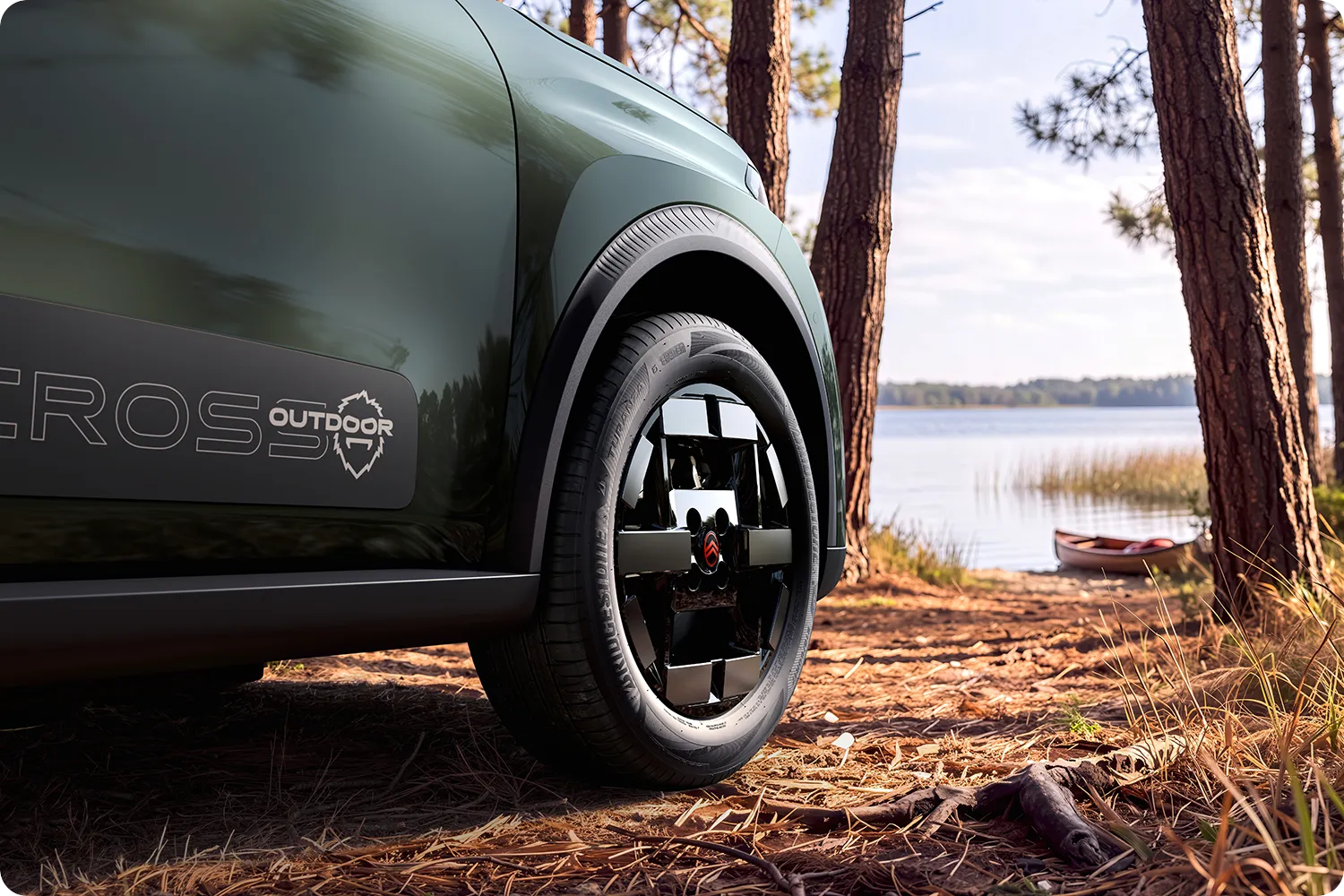 Gros plan sur la roue de la Citroën C3 Outdoor, au design compact, électrique et accessible, avec un style innovant pour l’exploration en plein air.