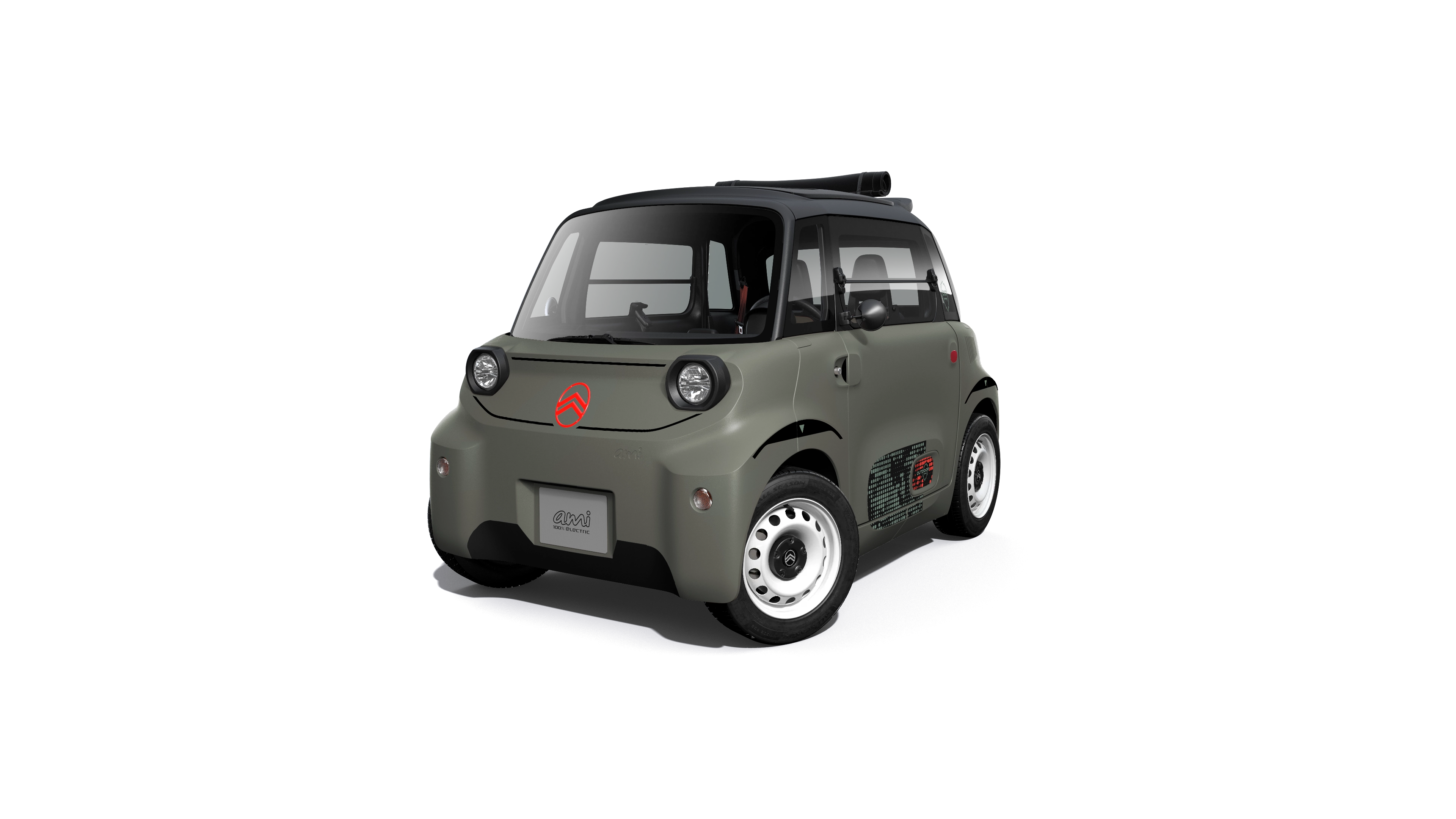 Vue avant trois-quarts de Citroën ami Outdoormontrant la microvoiture électrique, solution de mobilité électrique Citroën pour les trajets urbains